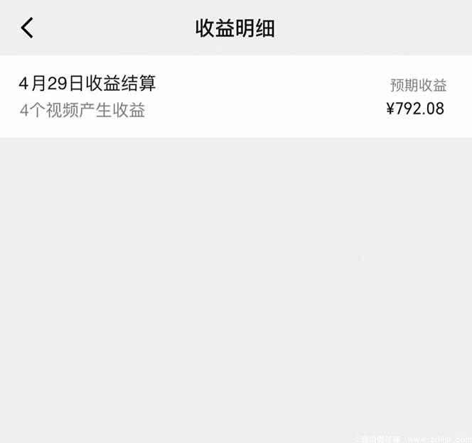 (图2) 闲鱼引流-AI漫画小说工作流示意图展示选题库、绘图界面、配音参数设置三模块协同操作